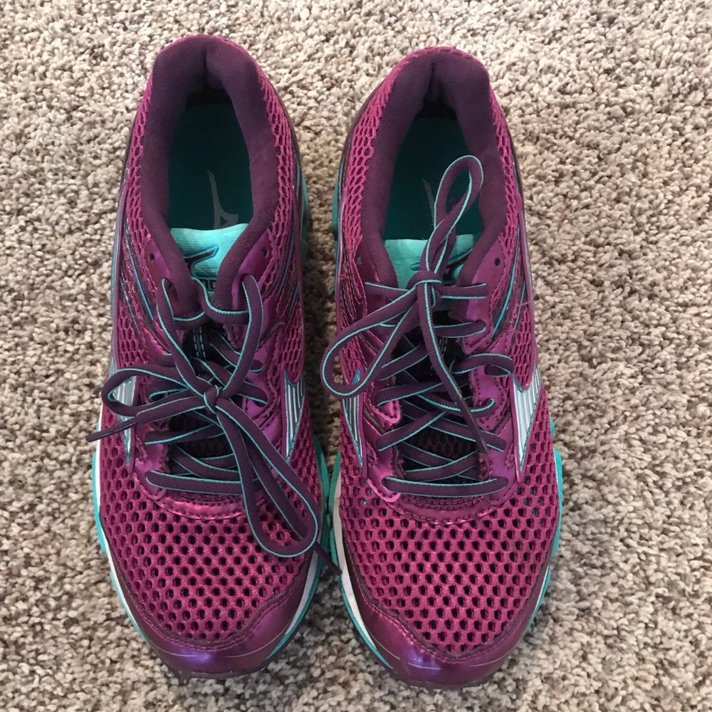 Mizuno wave enigma 5 7.5US
